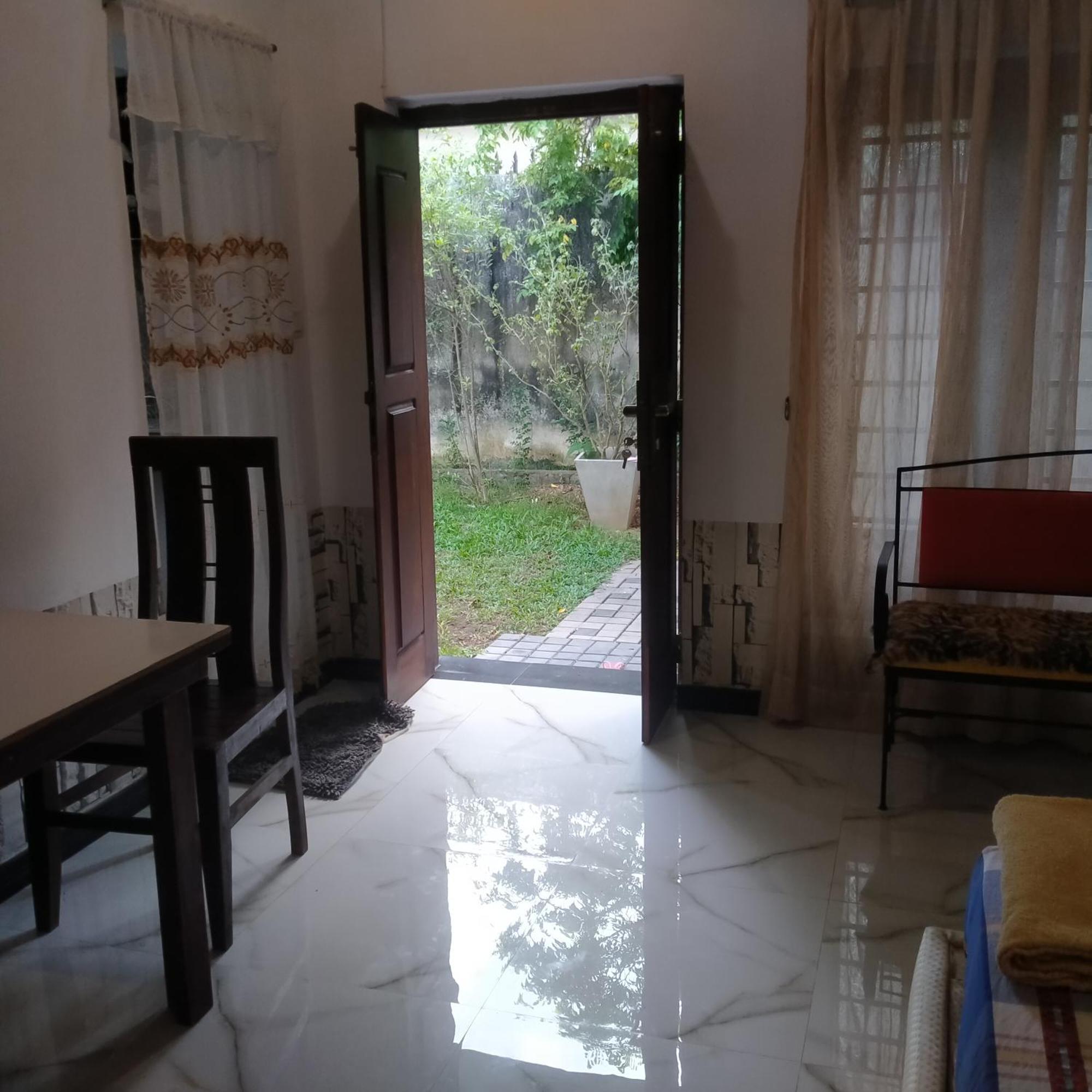 Living Home Negombo Chambre photo