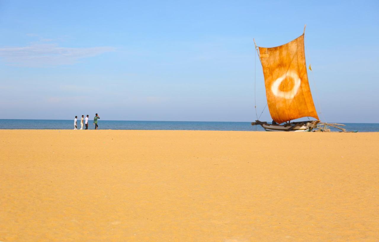 Living Home Negombo Extérieur photo