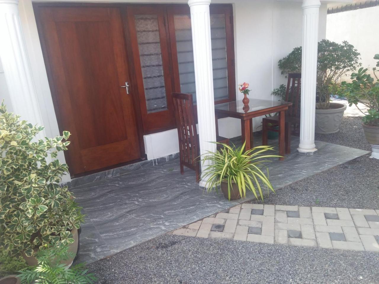 Living Home Negombo Extérieur photo